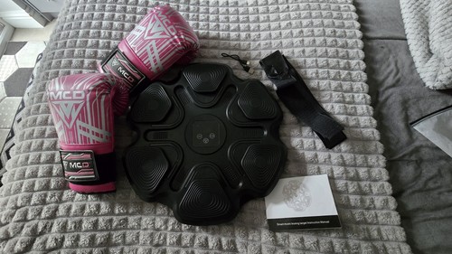 Music boxing machine wall - music,